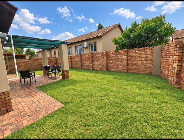 2 BEDROOM TOWNHOUSE FOR SALE IN AMBERFIELD